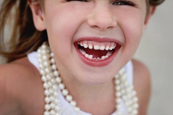 yellow teeth in child